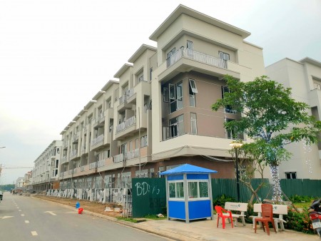 Nhà phố thương mại 4 tầng lộng lẫy như kim cương, giá thoả thuận