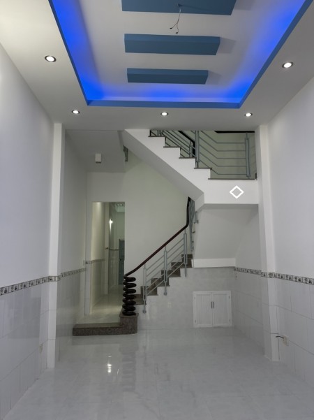 Nhà nguyên căn mặt tiền Lê Sao, dt 4x17m, 3PN, mới 99%, giá 13tr
