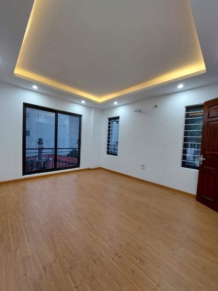 Bán nhà Hoàng Mai, ngõ thông, lô góc, kinh doanh tốt, sổ đỏ đẹp, lh 0906189118
