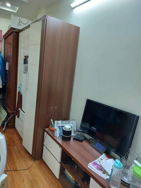 Bán nhà Hoàng Quốc việt diện tích 38m, nhà đẹp gần phố giá 3,9 tỷ.