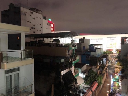 Nhà to, vị trí trung tâm, hẻm xe hơi, sát Emart Phan Văn Trị, dt 80m2, giá 5.6 tỷ