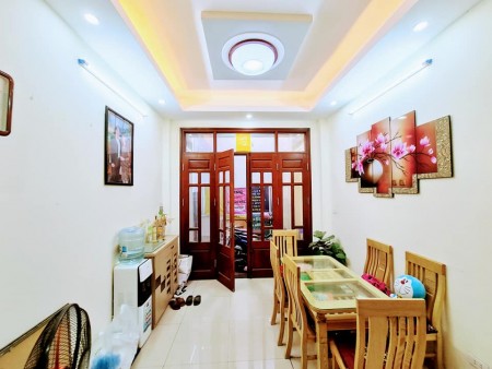 Định Công bán nhà 5 tầng đúc còn mới, sát phố ô tô cách 10m, dt 30m2 nhỉnh 2.5 tỷ
