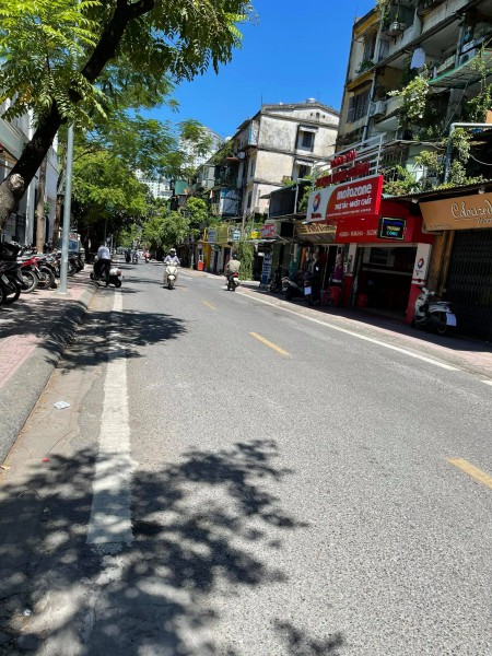 Bán nhà tập thể A5 Thành Công diện tích 130m2, 3P ngủ, giá 2,5 tỷ nhà siêu đẹp