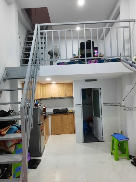 Chủ bán nhà mới cách hẻm xê hơi 10m, dt 23m2, 3 lầu đúc, 2.4 tỷ, phường 10, Quận Tân Bình