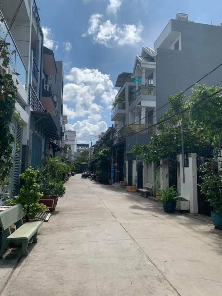 Bán gấp nhà Quận Bình Tan dtsd 80m2, bê tông 2 tầng, giá 4.5 tỷ lh 0917173744 Nghĩa