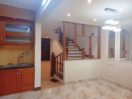 Bán nhà Bạch Mai, Nhà mới giá rẻ. 43m x 5 tầng giá 3,4 tỷ có thương lượng sâu