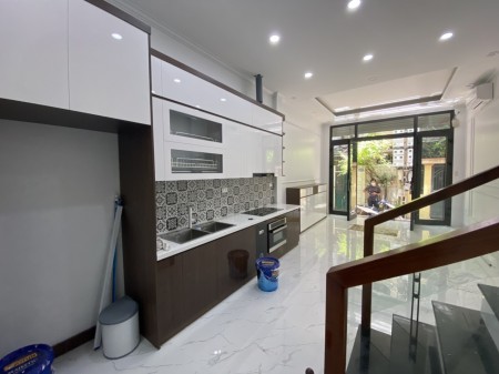 Bán nhà chính chủ Phố Trường Chinh,Đống Đa, vị trí đẹp,ngõ rộng 37m 5 tầng, giá 5.3 tỷ.