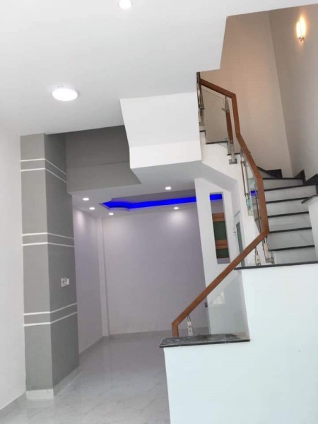 Nhà 4taang 98m2 -7Chỗ Sát Cửa-Hẻm Thông Đường CMT8 P7-Tân Bình,Chỉ Với 3.95ty