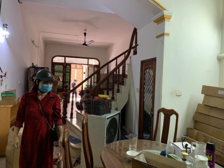 Cho thuê gấp nhà riêng ở ngõ 259 phố Vọng, 4PN đồ cơ bản 16tr/tháng LH 0327582785