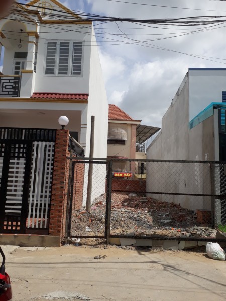 Bán gấp lô đất 74m2, đường xe hơi quay đầu, ngay kề cầu Vượt Linh Xuân, Tp Thủ Đức, Tp Hồ Chí Minh.