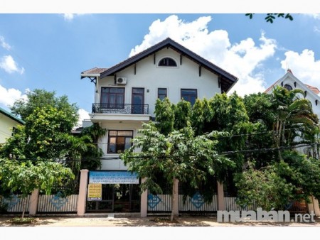 Cho thuê căn Villa dt 18x20m hôd bơi, sân vườn, 2 lầu đúc, 8 pn Thảo Điền Quận 2