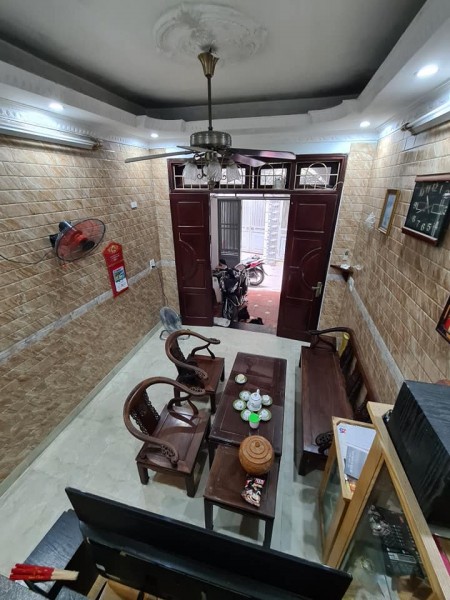 Bán nhà Quận Cầu Giấy Hoàng Quốc Việt 5 tầng 6 phòng ngủ giá 4.5 tỷ
