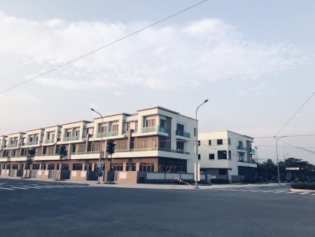 Bán nhà Shophouse đối diện công viên Vsip Bắc Ninh, giá 6 tỷ