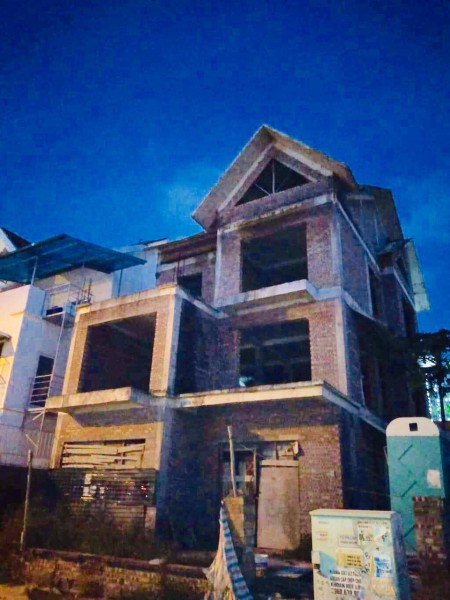 Cần bán gấp biệt thự TT3 khu thành phố giao lưu LH: 0986809852
