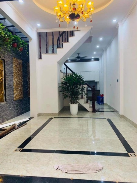 Bán nhà mới, lô góc, gần ô tô tránh, trung tâm Hai Bà Trưng. 4 tầng, dt 50 m2, mt 4.3m, nhỉnh 4 Tỷ