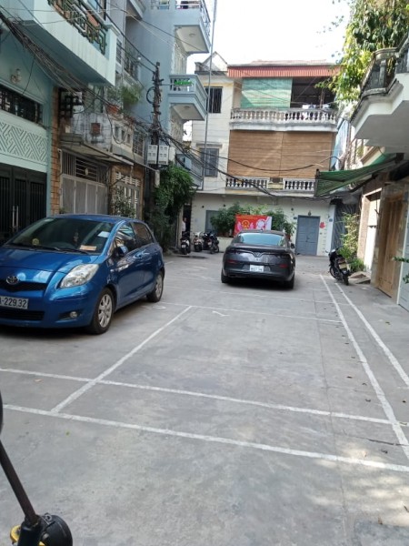 Bán nhà Hoàng Quốc Việt,khu phân lô, oto đỗ trước nhà 37m2 giá 3,6 tỷ