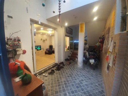 Sống đỉnh nhà mới ô tô, Thạch Bàn 36m2 mt 5m 5 tầng Long biên