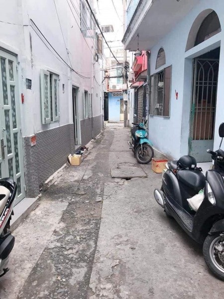 Bán nhà siêu rẻ, nguyên căn đúc kiên cố, dt 25m2, giá 2.4 tỷ,lh 0906762548