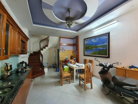 Nhà đẹp ở ngay để lại nội thất Ái Mộ, Long Biên, dt 32m2, 6 tầng, giá chào 3.6 tỷ