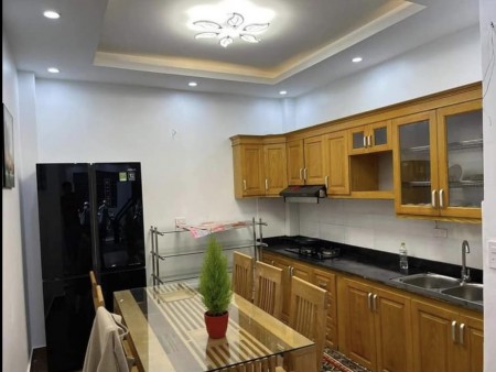 Cần bán gấp nhà 4 tầng Ngã Tư Sở - 4,95 tỷ, ngõ ô tô, 3 bước chân ra đường lớn.