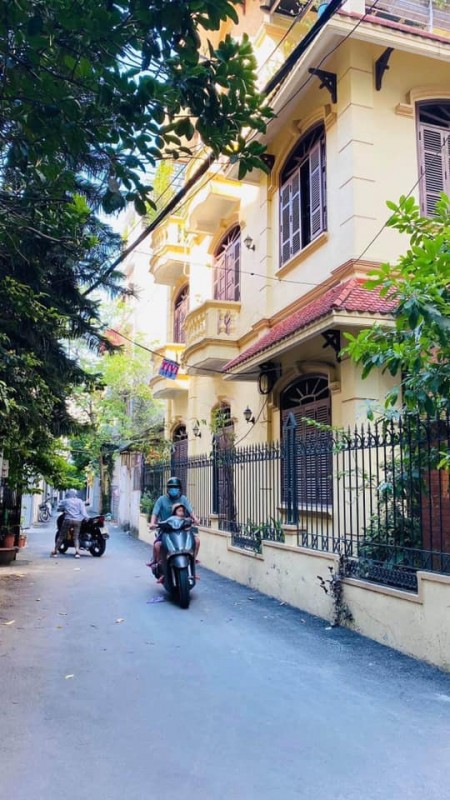Cần bán nhà mặt phố Ái Mộ 80 m2 x3T MT5m, ô tô 7 chỗ giá bán chỉ hơn 5 tỷ