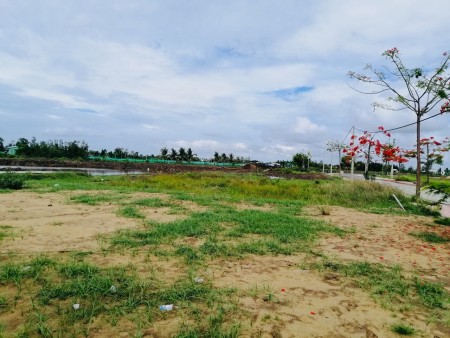 Cần bán gấp lô đất thổ cư trước cổng trường mầm non đường dẫn ra khu công nghiệp giá mềm
