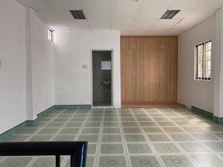 Quá hiếm nhà rộng 34m2 chỉ 2 tỷ 9. Bán nhà ni Sư Huỳnh Liên, Tân Bình