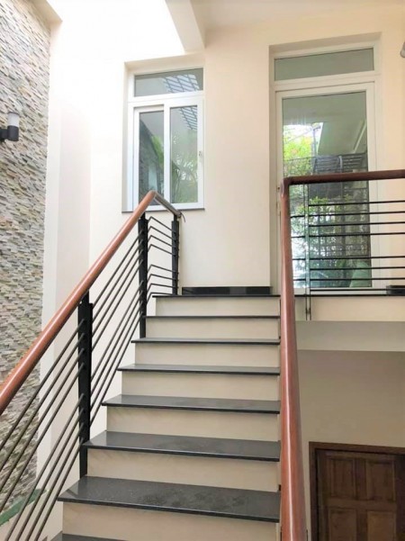 Nhà đẹp 3 tầng, gốc Hẻm 4m Lý thái Tổ phường 2 Quận 10, dt 30m2, giá 4 tỷ 2
