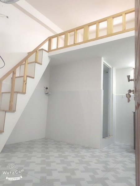 Phòng có gác - có máy lạnh giá chỉ 3tr4 gần ĐH CN Thực Phẩm