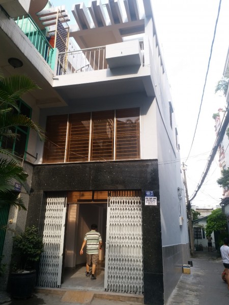 Cho thuê Nhà 1 trệt 2 lầu 70m2 đường Lạc Long Quân, p5 Quận 11