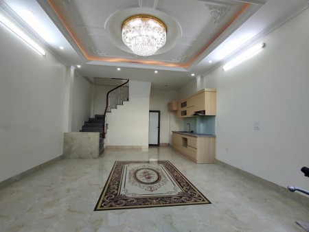Cần bán nhà Ái Mộ Long Biên, dt 32m2, mt 4.8m, ngõ nông, lô góc 3 thoáng, chủ tự xây