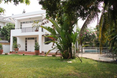 Villa diện tích 850m2, hồ bơi sân vườn, 1 trệt, 1 lầu, 4 pn, Trần Não, Bình An, Quận 2
