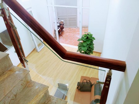 Cần bán nhà phố Minh Khai dt 52m2 đúc 3,5 Tầng nhà còn rất mới về ở luôn không suy nghĩ giá 3,05 tỷ có gia Lộc nhẹ.