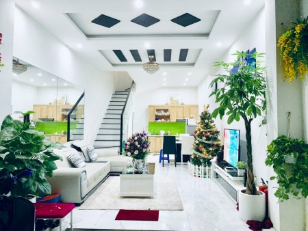 Chính chủ nhờ bán nhà 4 tầng Tây Sơn 50m2, giá 4.65 tỷ, ngay gần ngã tư Sở và Tây