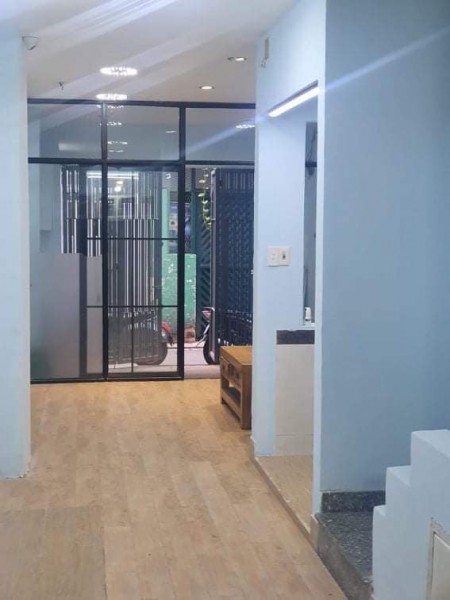 Bán nhà Đinh Tiên Hoàng, 50m2, 3 tầng, HXH, giáp Quận 1, 5 tỷ 3 trăm triệu.