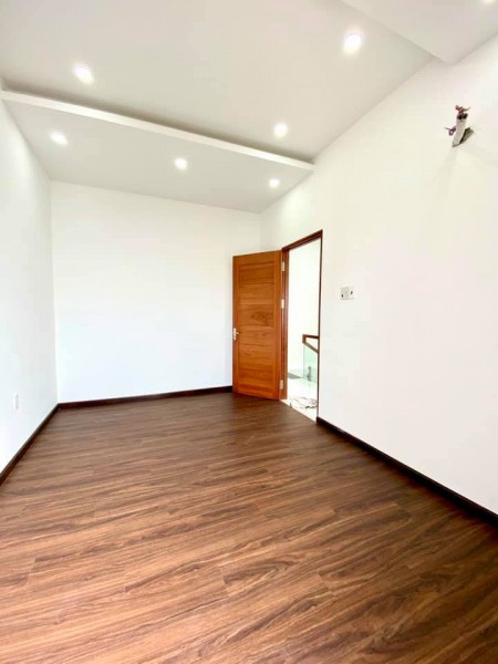 Bán nhà 2 lầu hẻm 11 đa khoa trung ương thổ cư hoàn công 44m2 giá 3.35 tỷ