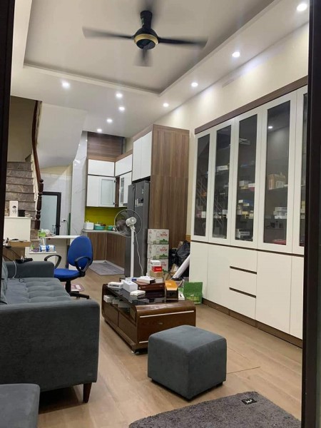 Bán nhà Đường Láng, một nhà ra phố, ngõ thông, full nội thất, 34m, 3.85 tỷ