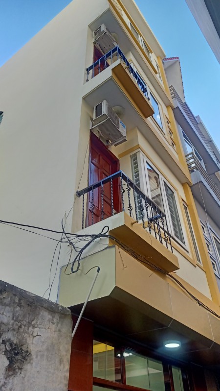 Bán căn nhà 4 tầng khu TT công an Đa Sĩ Kiến Hưng Hà Đông, diện tích 35m2, giá bán 3,3 tỷ. Lh 0984672007