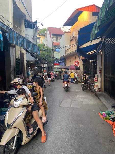 Mặt phố chợ kinh doanh mua bán sầm uất, nhỉnh 100 triệu/m2, kinh doanh đủ thứ, lô góc 3 thoáng