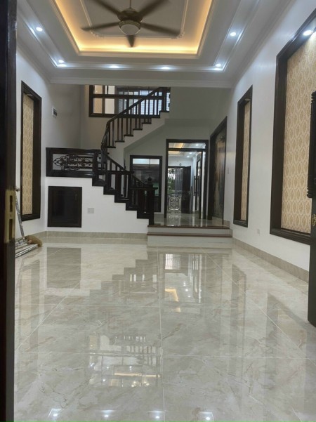 Bán nhà mặt đường Phùng Chí Kiên, TP HD, 4 tầng 67.5m2, mt 4.5m, nhà cực đẹp, chỉ 4.6 tỷ