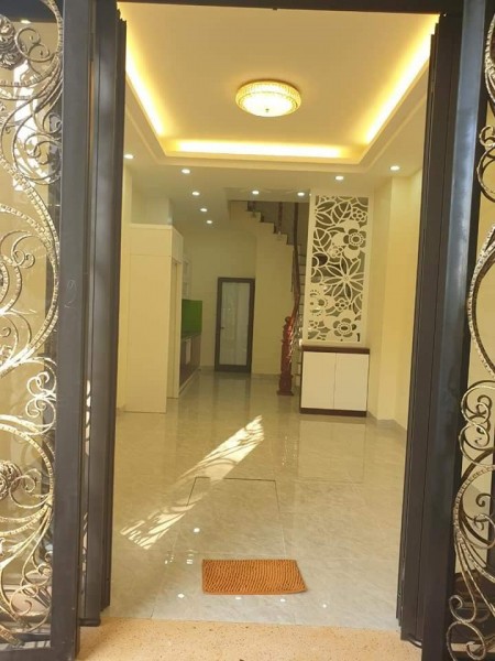 Chỉ 3 tỷ có nhà 4 tầng Ngọc Thụy, Long Biên ngõ thông, rộng, chỉ việc ở