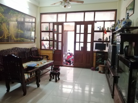 Nhỉnh 6 tỷ có nhà 94m2 Ngô Gia Tự Quận Long Biên kinh doanh sầm uất ô tô tránh