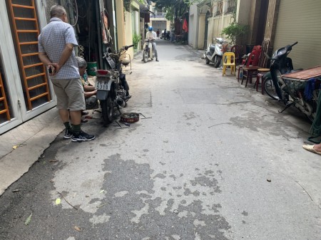 Bán nhà 5 tầng mới xây ngõ Lạc Long Quân, tổng diện tích 189m2, hướng Tây Nam, ô tô qua nhà