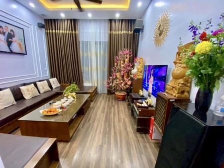 Bán nhà cách đh Kinh tế Quốc Dân, kinh doanh ô tô tránh 8 phòng ngủ, dt 60m2 mt 4.15m, nội thất