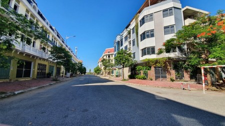 Cần bán gấp Biệt Thự KĐT sát Phố Quang Trung Hà Đông Kinh doanh Lô góc Vỉa hè chỉ nhỉnh 20 tỷ.
