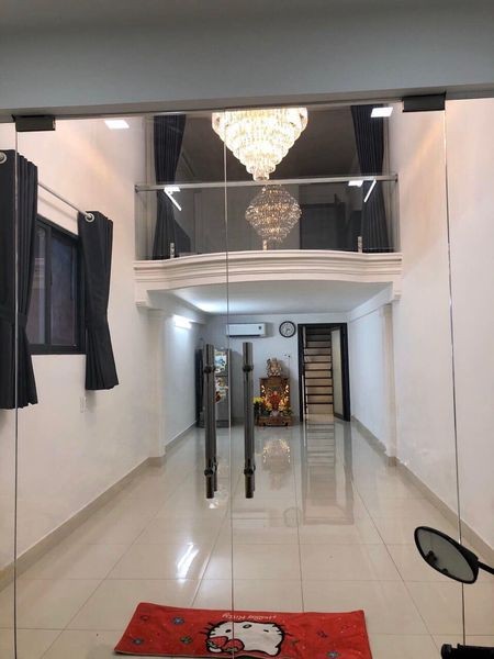 Bán gấp nhà mặt tiền Đoàn Văn Bơ, sầm uất tiện kinh doanh, 54m2 3lầu 3pn 9tỷ