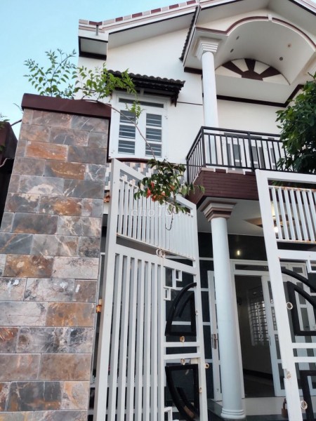 Cho thuê nhà ở và văn phòng, có sân đậu ô tô, giá 6 triệu/tháng