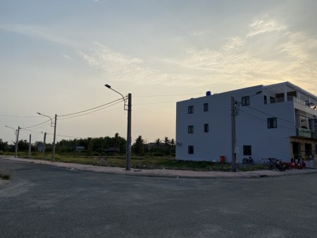 Cần Bán 2 nền đất chợ huyện ngay trung tâm thuận tiện đi lại Gần trường, ubnd, bệnh viện, bách hoá xanh, tgdd,... Sổ hồng riêng, thổ cư tòan bộ, 5 x 22
