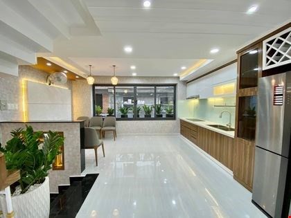Bán nhà giá nhỉnh 100 triệu/m2, cách Trường Chinh 50m, 4 tầng, ô tô đỗ cửa