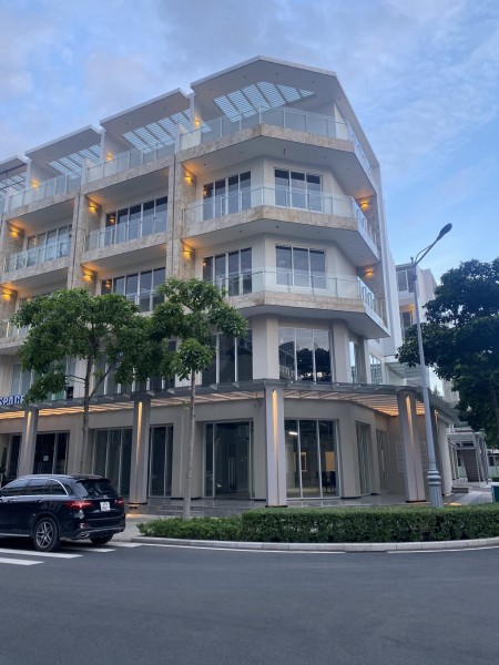 Cho Thuê 1 cặp Nhà Phố Thương Mại Saritown có căn góc gần 800m2 mới 100% LH 0909246874